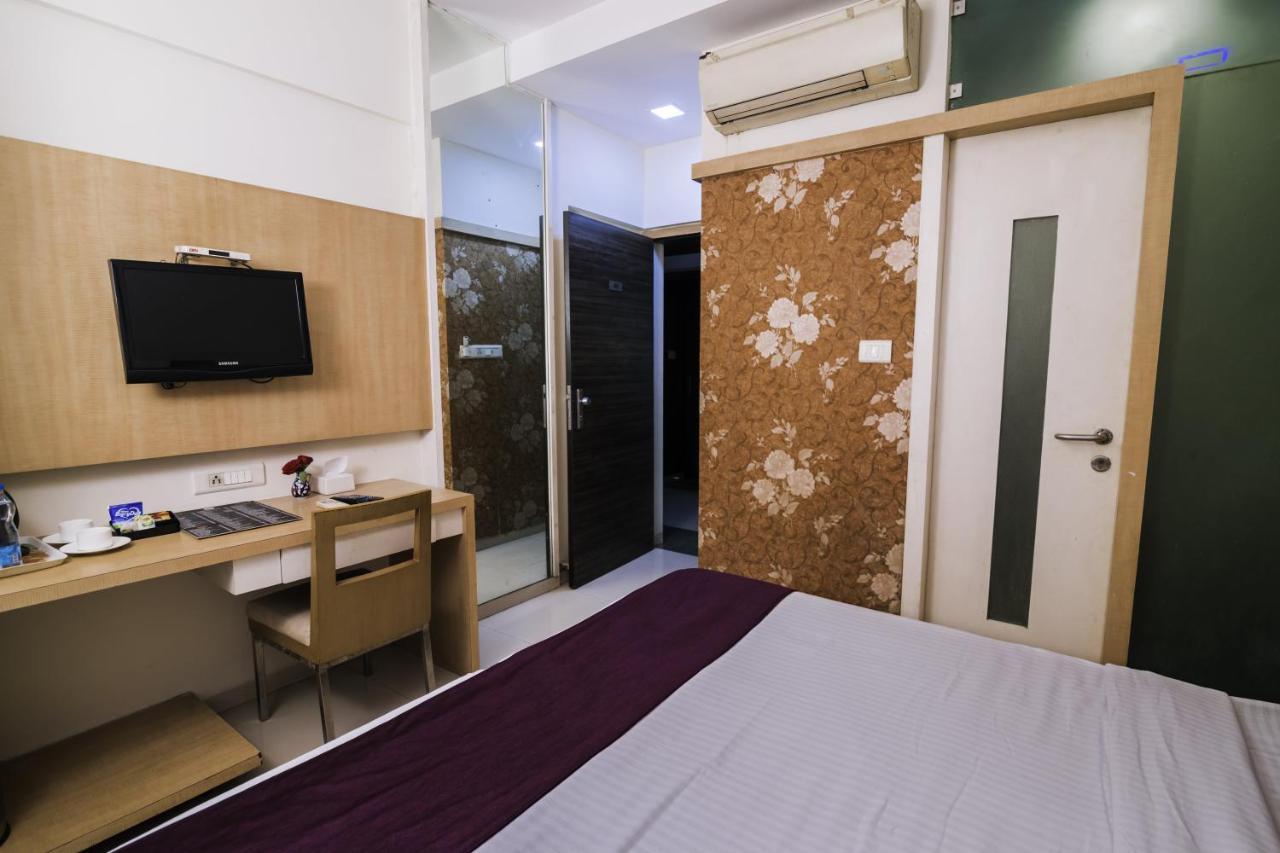 Hotel Monarch Guestline In Midc Rabale, Navi Mumbai Dış mekan fotoğraf