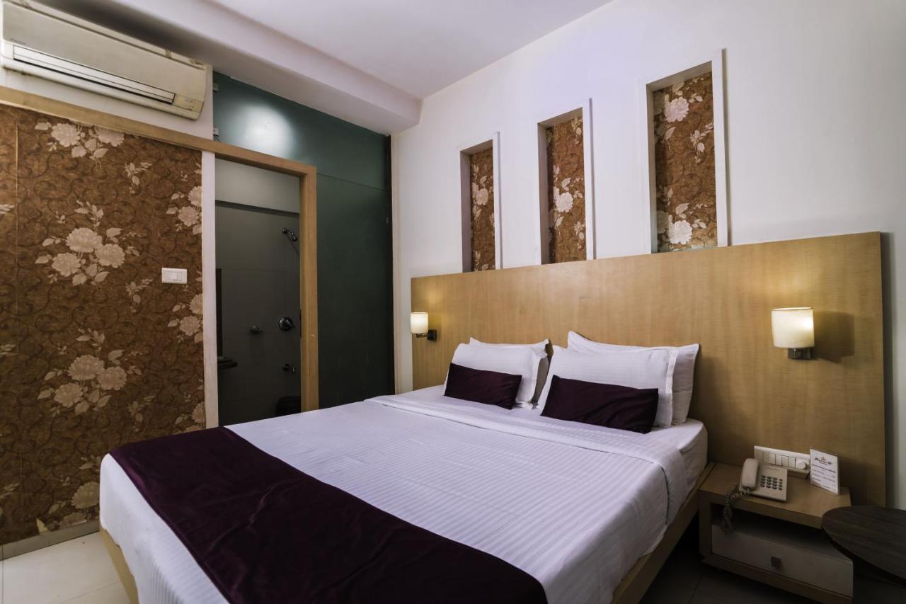 Hotel Monarch Guestline In Midc Rabale, Navi Mumbai Dış mekan fotoğraf